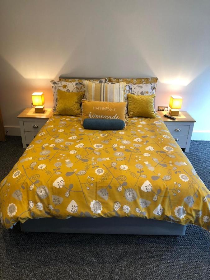 Marine Villa Hotel & Suites - Close To Beach, Train Station & Southend Airport Eksteriør billede
