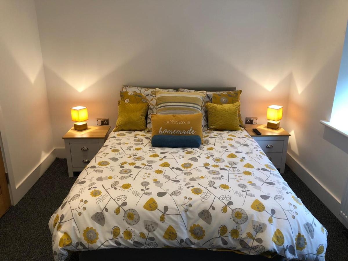 Marine Villa Hotel & Suites - Close To Beach, Train Station & Southend Airport Eksteriør billede