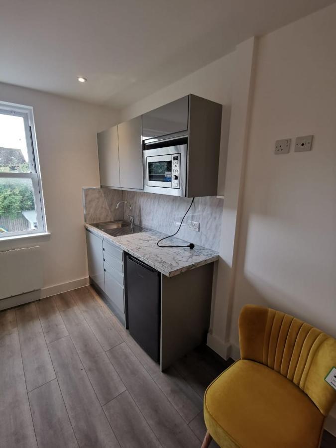 Marine Villa Hotel & Suites - Close To Beach, Train Station & Southend Airport Eksteriør billede