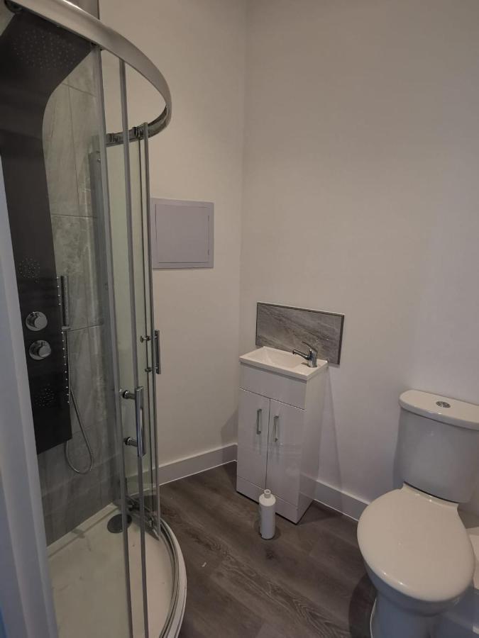 Marine Villa Hotel & Suites - Close To Beach, Train Station & Southend Airport Eksteriør billede