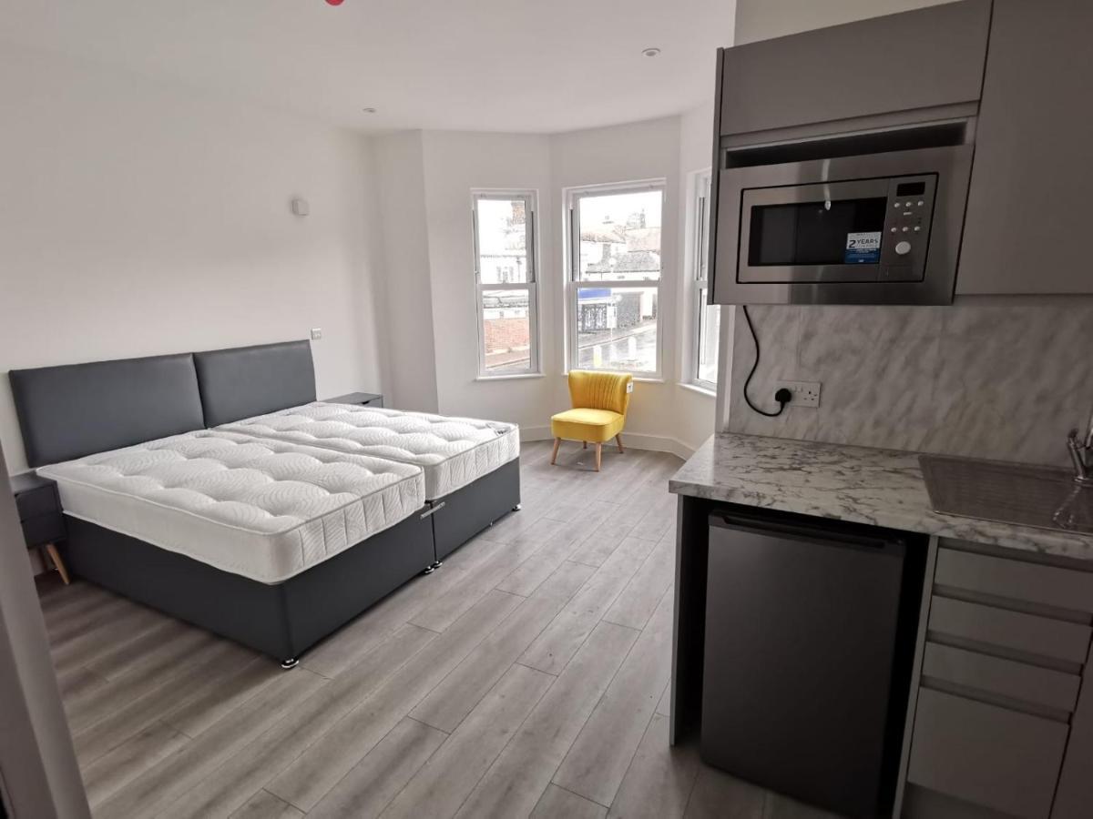 Marine Villa Hotel & Suites - Close To Beach, Train Station & Southend Airport Eksteriør billede