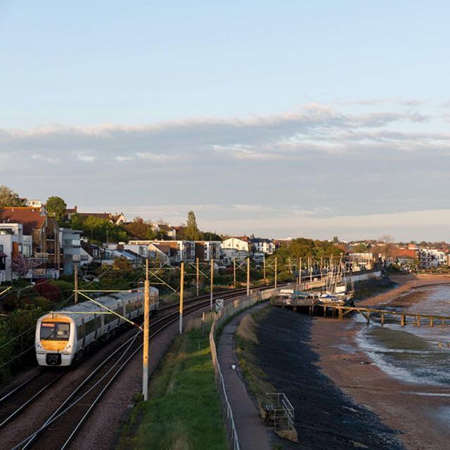 Marine Villa Hotel & Suites - Close To Beach, Train Station & Southend Airport Eksteriør billede