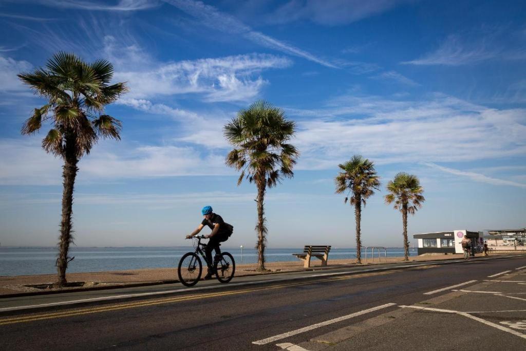 Marine Villa Hotel & Suites - Close To Beach, Train Station & Southend Airport Eksteriør billede